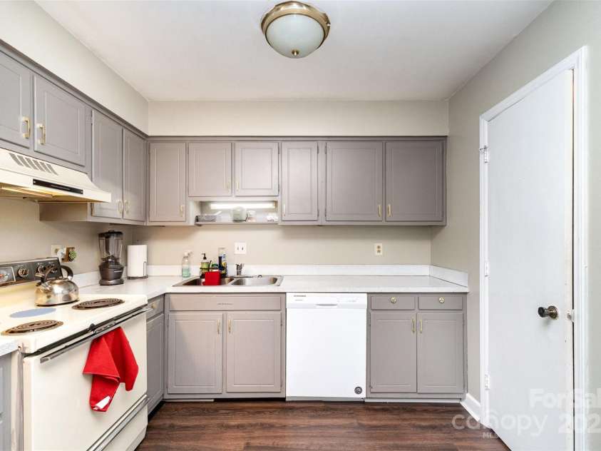 3726 Park Road, Charlotte, NC 28209.  MLS# CAR4248906, YatesRealty ID 12979. 