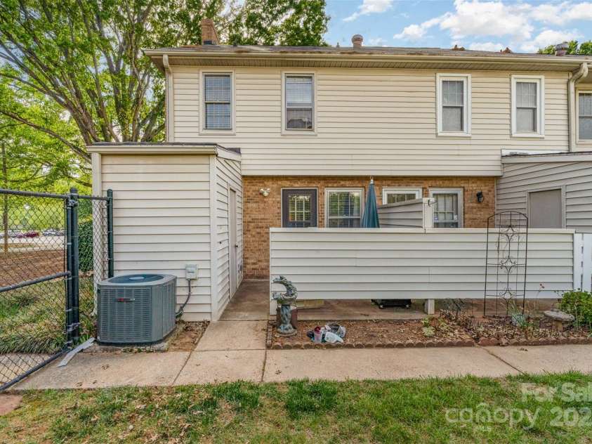 3726 Park Road, Charlotte, NC 28209.  MLS# CAR4248906, YatesRealty ID 12979. 