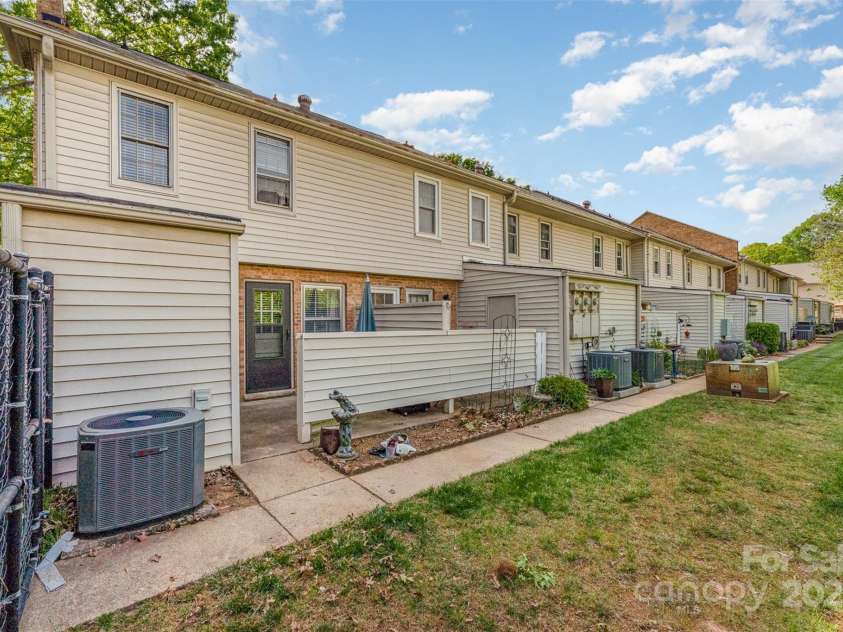 3726 Park Road, Charlotte, NC 28209.  MLS# CAR4248906, YatesRealty ID 12979. 