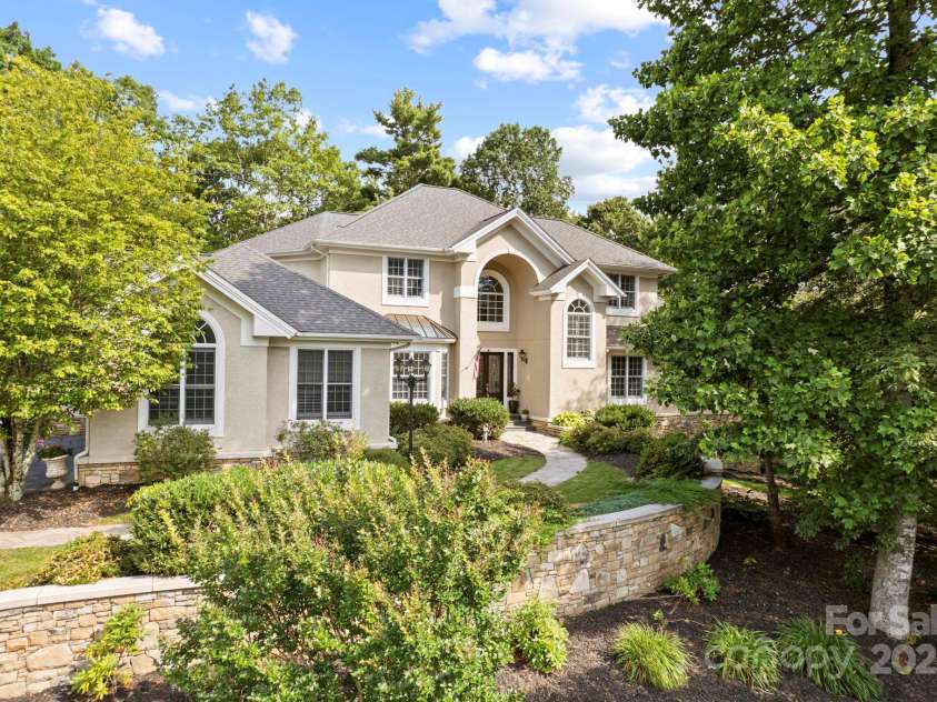 117 Founders Drive, Flat Rock, NC 28731.  MLS# CAR4276732, YatesRealty ID 1298. 