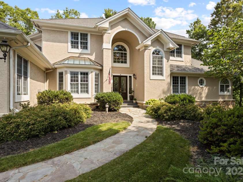 117 Founders Drive, Flat Rock, NC 28731.  MLS# CAR4276732, YatesRealty ID 1298. 