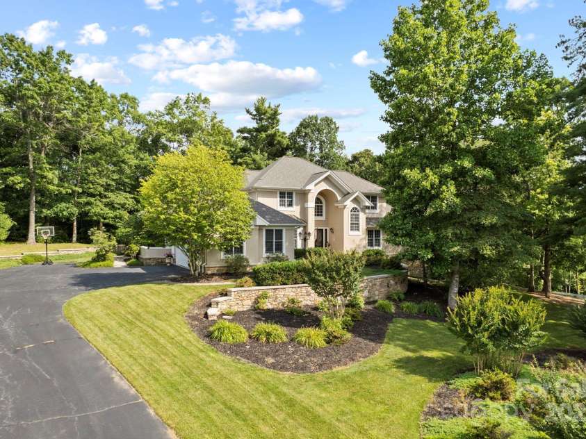 117 Founders Drive, Flat Rock, NC 28731.  MLS# CAR4276732, YatesRealty ID 1298. 