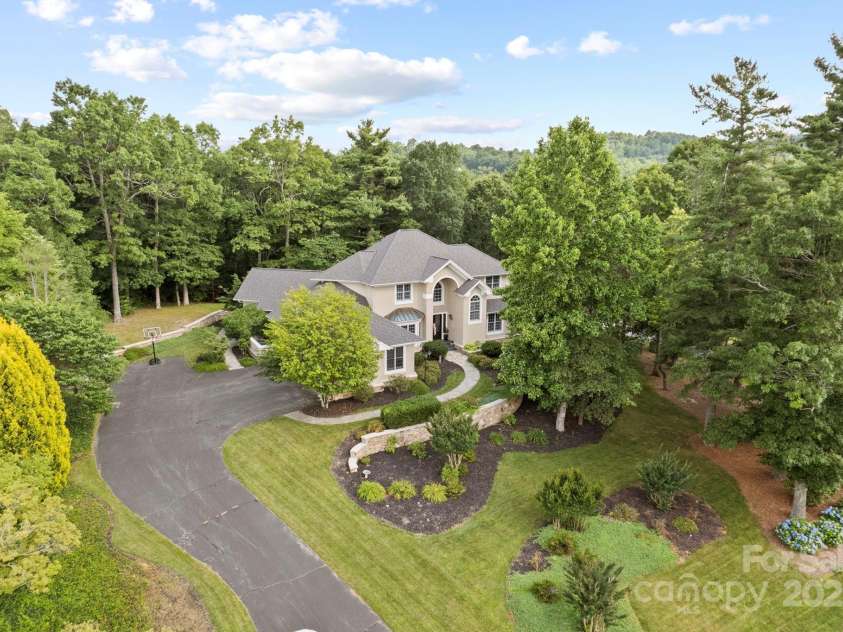 117 Founders Drive, Flat Rock, NC 28731.  MLS# CAR4276732, YatesRealty ID 1298. 