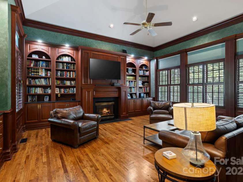 117 Founders Drive, Flat Rock, NC 28731.  MLS# CAR4276732, YatesRealty ID 1298. 