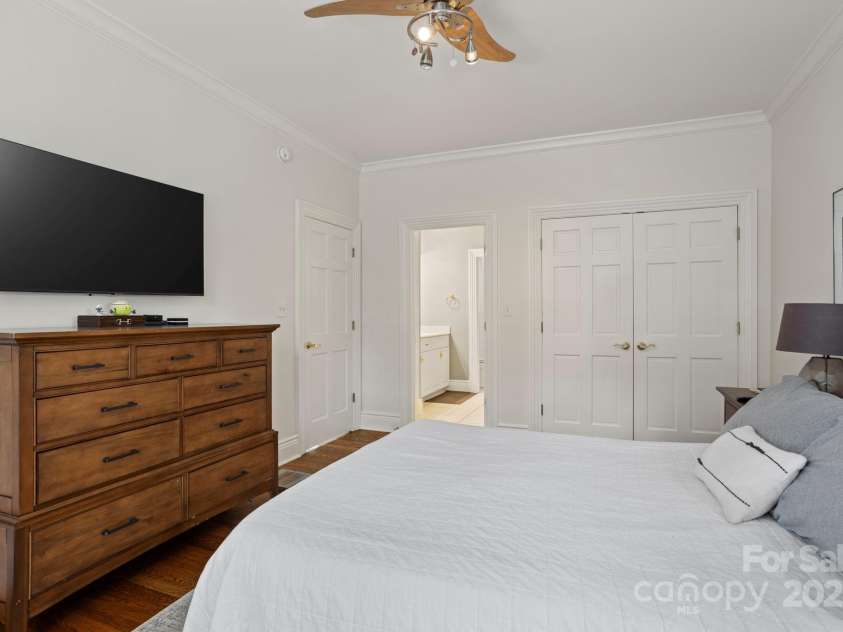 117 Founders Drive, Flat Rock, NC 28731.  MLS# CAR4276732, YatesRealty ID 1298. 