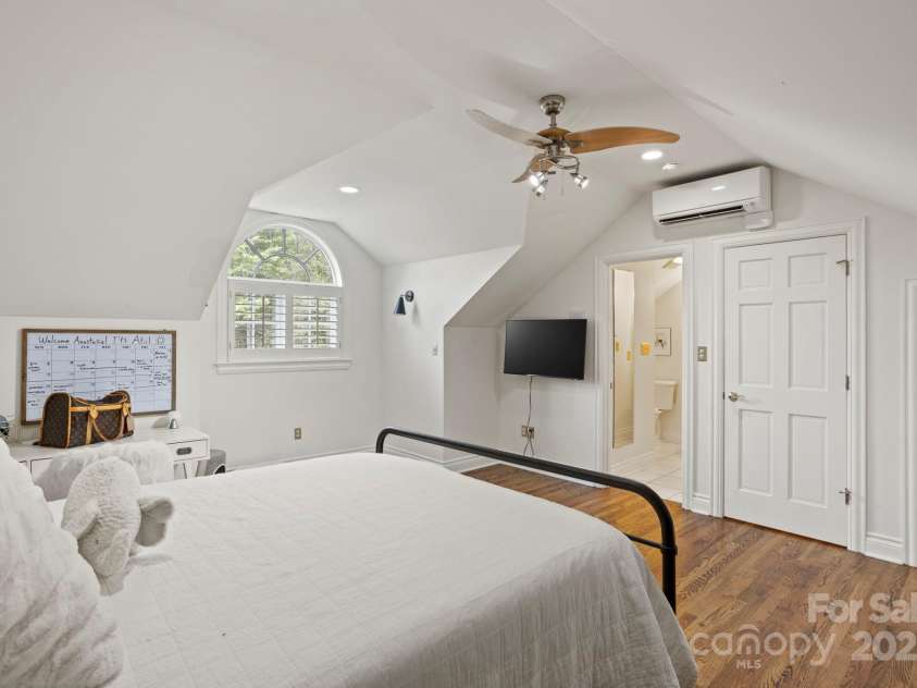 117 Founders Drive, Flat Rock, NC 28731.  MLS# CAR4276732, YatesRealty ID 1298. 