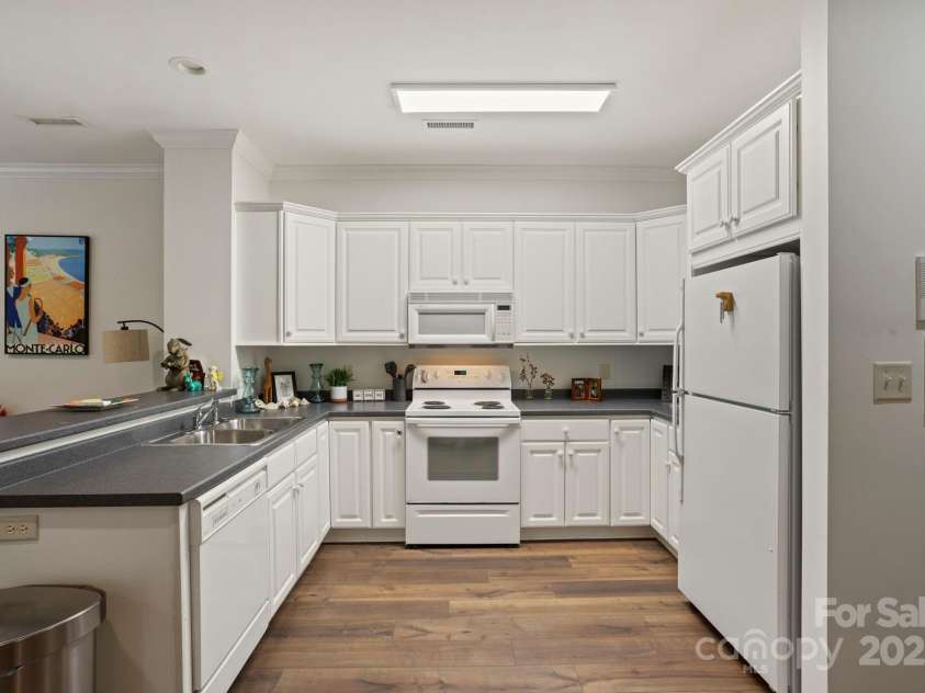 117 Founders Drive, Flat Rock, NC 28731.  MLS# CAR4276732, YatesRealty ID 1298. 