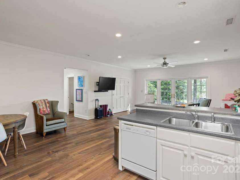 117 Founders Drive, Flat Rock, NC 28731.  MLS# CAR4276732, YatesRealty ID 1298. 