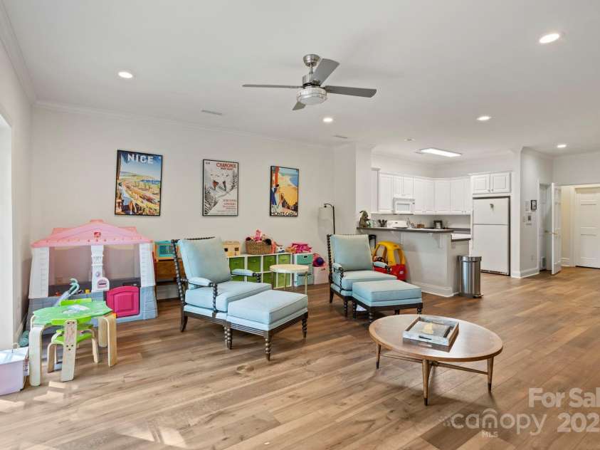 117 Founders Drive, Flat Rock, NC 28731.  MLS# CAR4276732, YatesRealty ID 1298. 