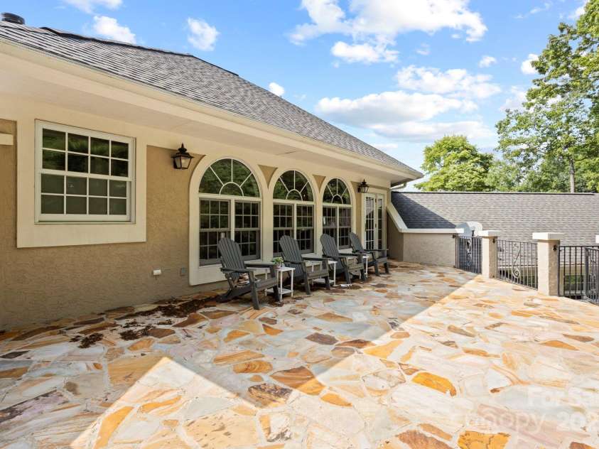 117 Founders Drive, Flat Rock, NC 28731.  MLS# CAR4276732, YatesRealty ID 1298. 