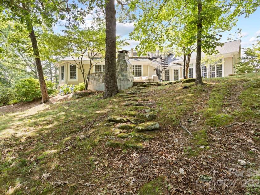 117 Founders Drive, Flat Rock, NC 28731.  MLS# CAR4276732, YatesRealty ID 1298. 