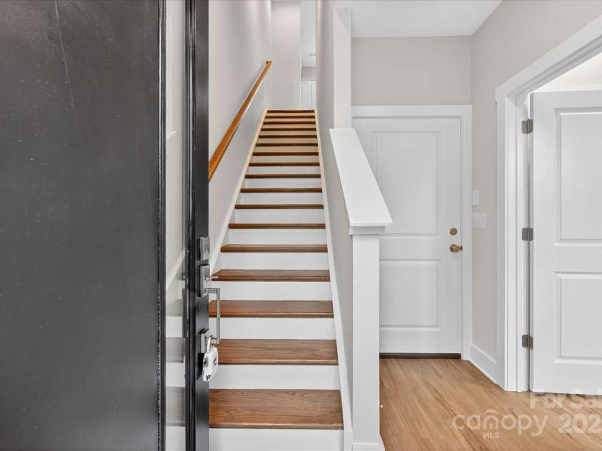 412 Nathaniel Way, Charlotte, NC 28213.  MLS# CAR4252865, YatesRealty ID 1298. Entry