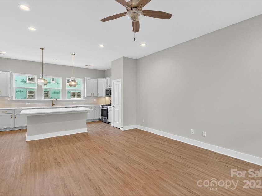 412 Nathaniel Way, Charlotte, NC 28213.  MLS# CAR4252865, YatesRealty ID 1298. Family Room/Kitchen