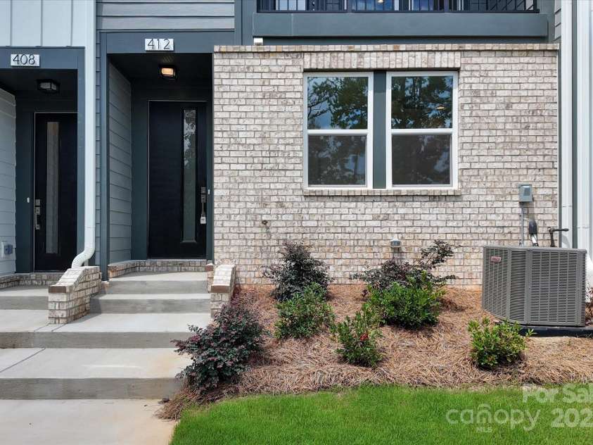 412 Nathaniel Way, Charlotte, NC 28213.  MLS# CAR4252865, YatesRealty ID 1298. Front Entry