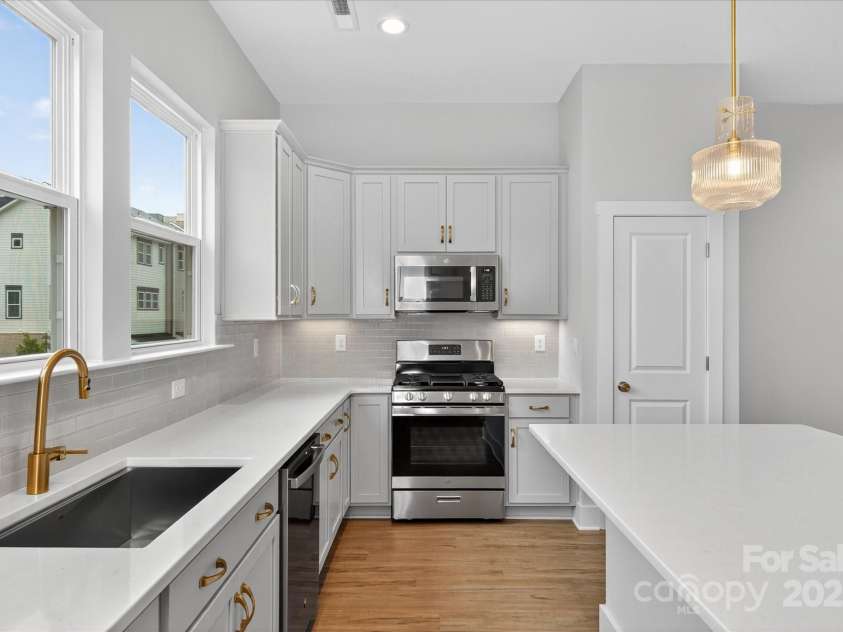 412 Nathaniel Way, Charlotte, NC 28213.  MLS# CAR4252865, YatesRealty ID 1298. Kitchen