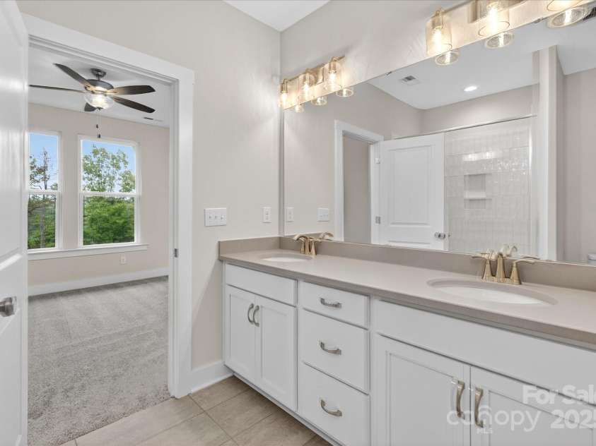 412 Nathaniel Way, Charlotte, NC 28213.  MLS# CAR4252865, YatesRealty ID 1298. Premier Bath