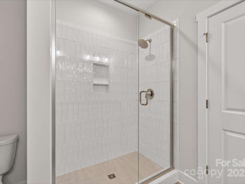 412 Nathaniel Way, Charlotte, NC 28213.  MLS# CAR4252865, YatesRealty ID 1298. Premier Bath