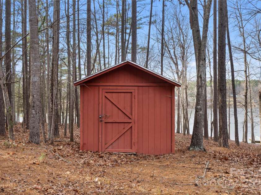 621 Crystal Bay Drive, Denton, NC 27239.  MLS# CAR4329228, YatesRealty ID 1298. 