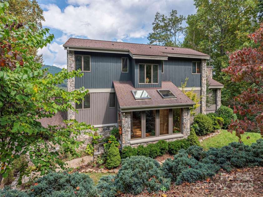 89 Patten Park Drive, Waynesville, NC 28785.  MLS# CAR4307943, YatesRealty ID 12980. 
