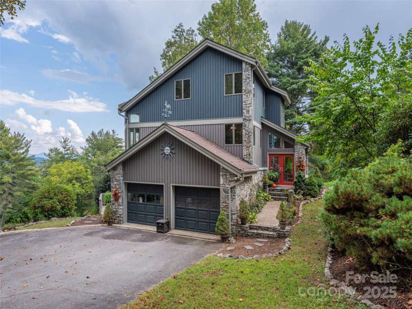 89 Patten Park Drive, Waynesville, NC 28785.  MLS# CAR4307943, YatesRealty ID 12980. 