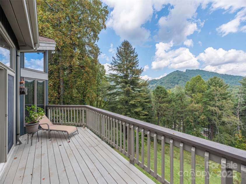89 Patten Park Drive, Waynesville, NC 28785.  MLS# CAR4307943, YatesRealty ID 12980. 