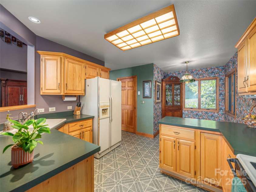89 Patten Park Drive, Waynesville, NC 28785.  MLS# CAR4307943, YatesRealty ID 12980. 