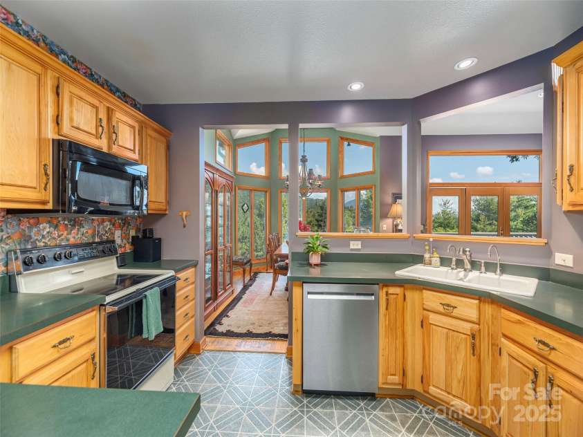 89 Patten Park Drive, Waynesville, NC 28785.  MLS# CAR4307943, YatesRealty ID 12980. 