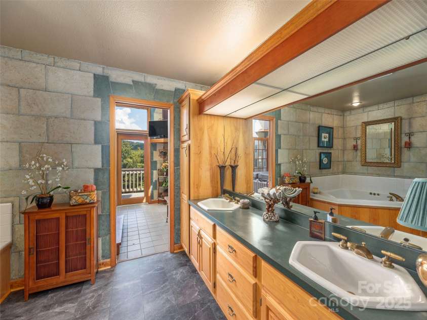 89 Patten Park Drive, Waynesville, NC 28785.  MLS# CAR4307943, YatesRealty ID 12980. 