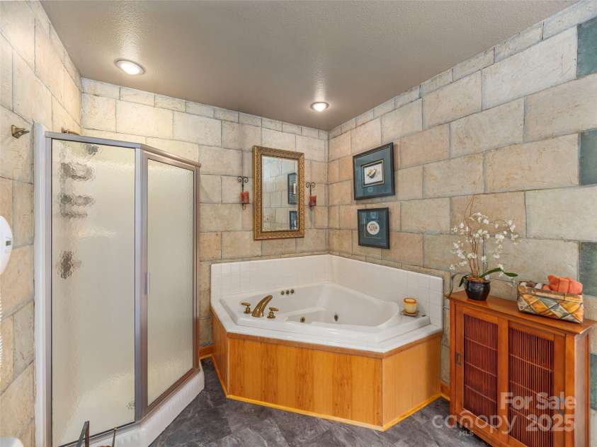 89 Patten Park Drive, Waynesville, NC 28785.  MLS# CAR4307943, YatesRealty ID 12980. 