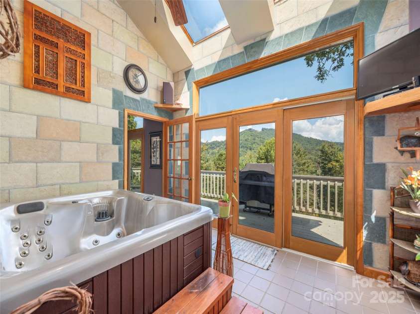 89 Patten Park Drive, Waynesville, NC 28785.  MLS# CAR4307943, YatesRealty ID 12980. 