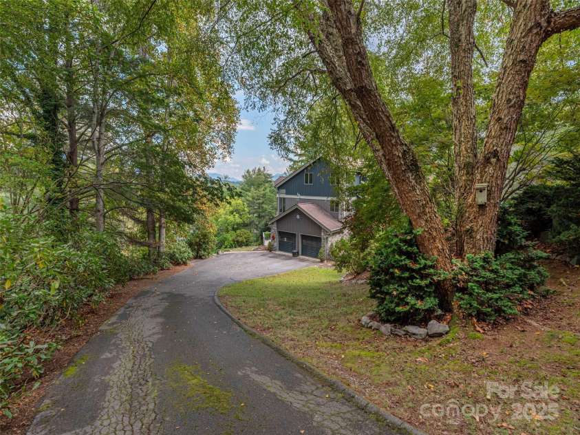 89 Patten Park Drive, Waynesville, NC 28785.  MLS# CAR4307943, YatesRealty ID 12980. 