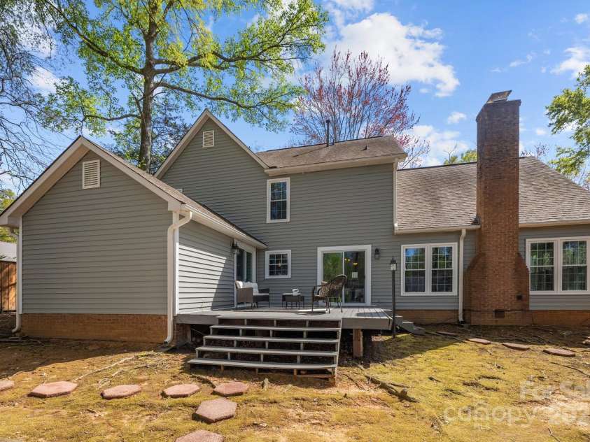 2439 Heathershire Lane, Matthews, NC 28105.  MLS# CAR4241970, YatesRealty ID 12981. 