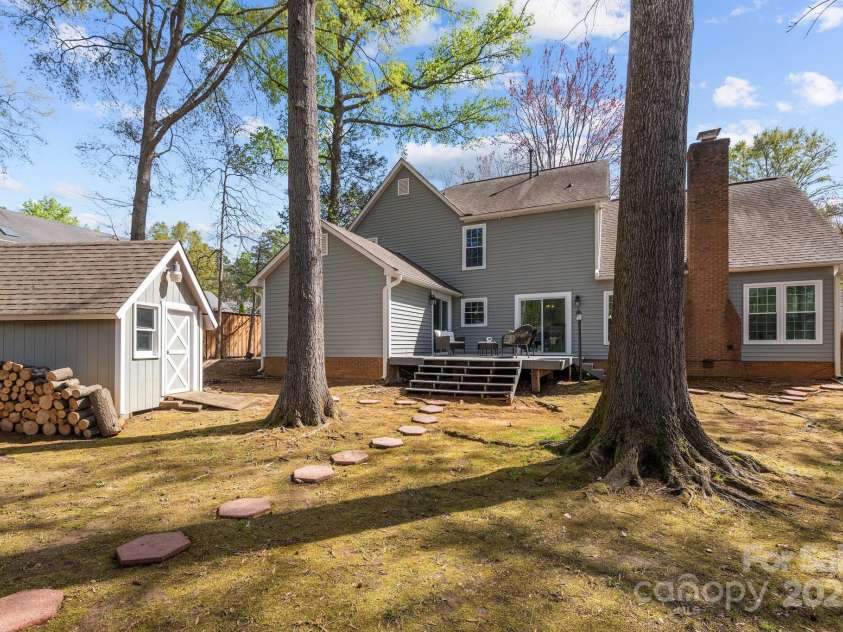 2439 Heathershire Lane, Matthews, NC 28105.  MLS# CAR4241970, YatesRealty ID 12981. 