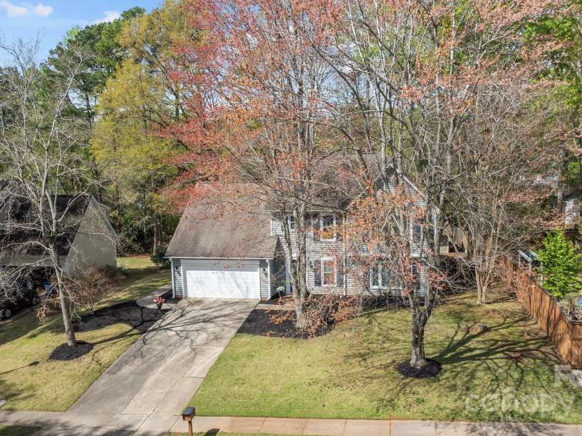 2439 Heathershire Lane, Matthews, NC 28105.  MLS# CAR4241970, YatesRealty ID 12981. 