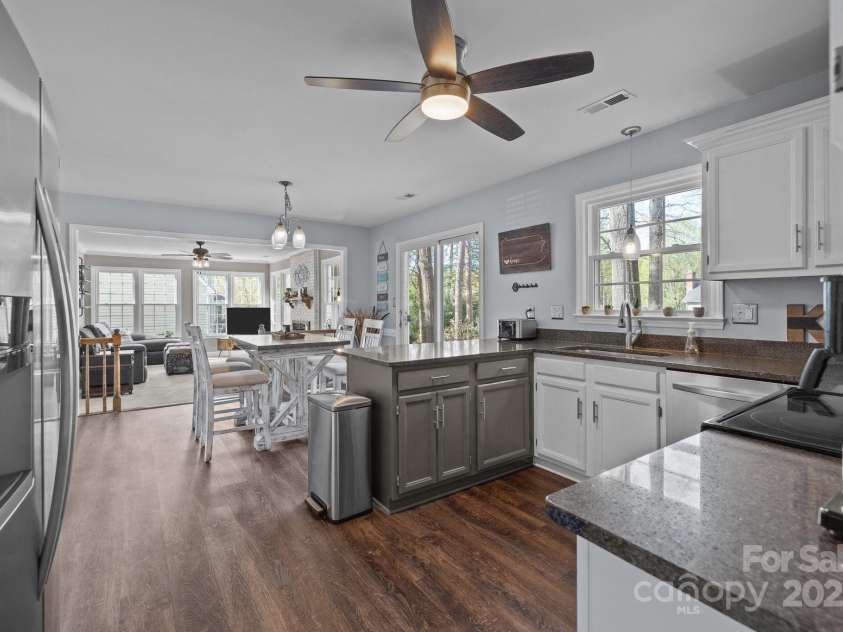 2439 Heathershire Lane, Matthews, NC 28105.  MLS# CAR4241970, YatesRealty ID 12981. 