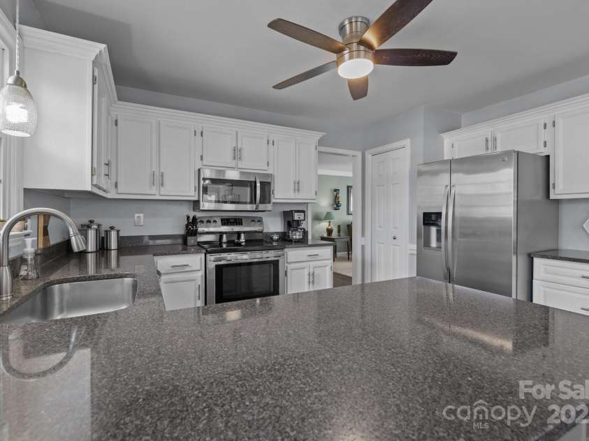 2439 Heathershire Lane, Matthews, NC 28105.  MLS# CAR4241970, YatesRealty ID 12981. 