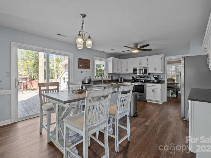 2439 Heathershire Lane, Matthews, NC 28105.  MLS# CAR4241970, YatesRealty ID 12981. 