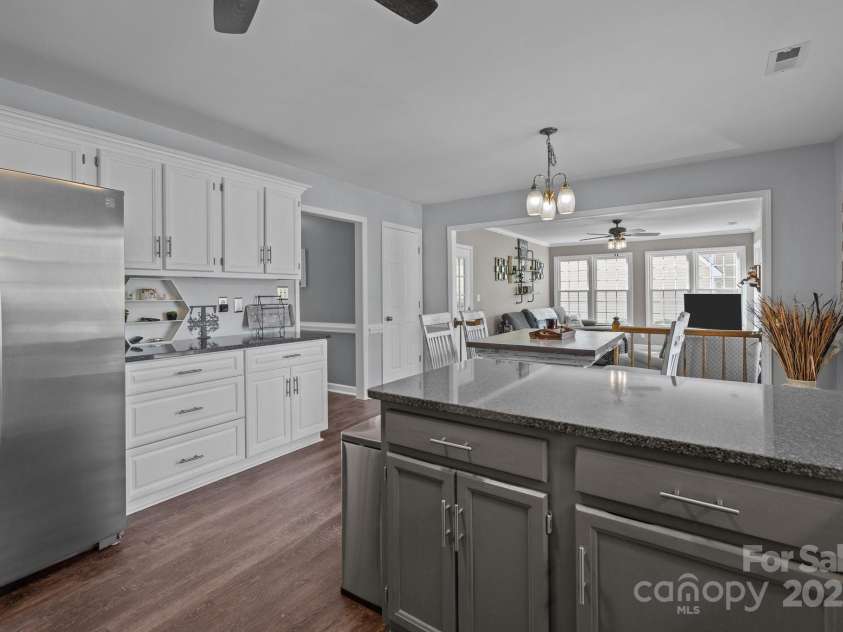 2439 Heathershire Lane, Matthews, NC 28105.  MLS# CAR4241970, YatesRealty ID 12981. 