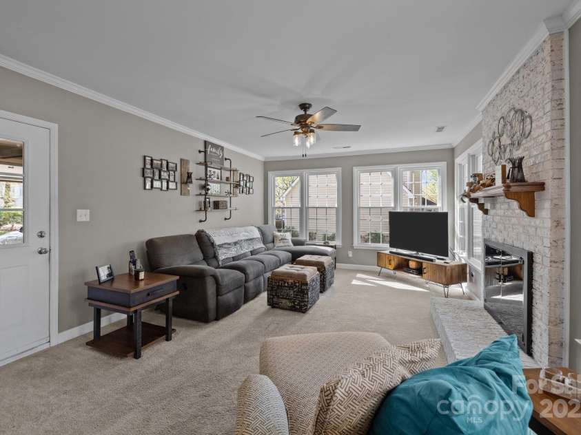 2439 Heathershire Lane, Matthews, NC 28105.  MLS# CAR4241970, YatesRealty ID 12981. 