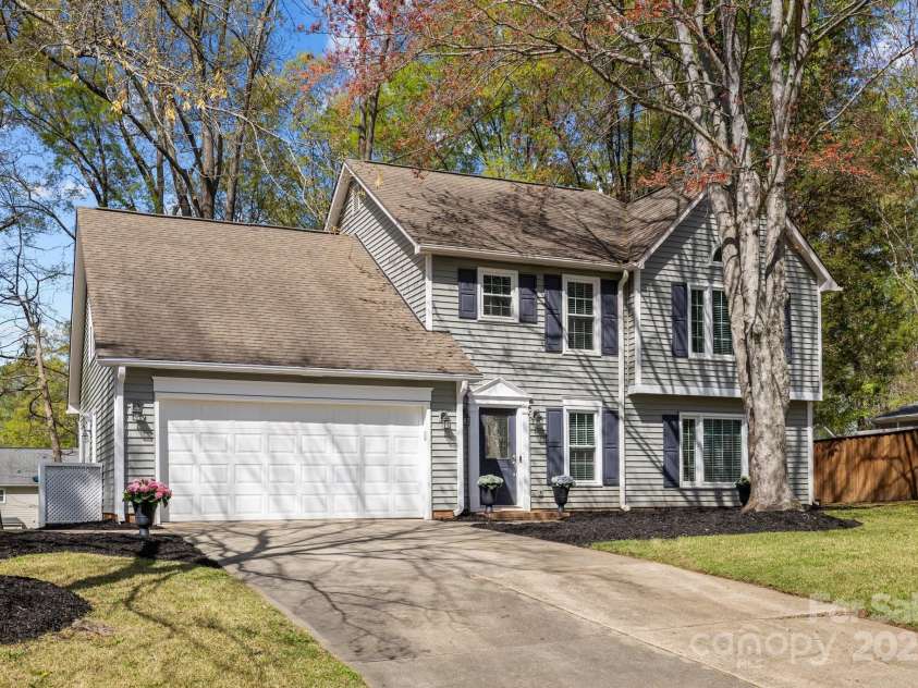 2439 Heathershire Lane, Matthews, NC 28105.  MLS# CAR4241970, YatesRealty ID 12981. 