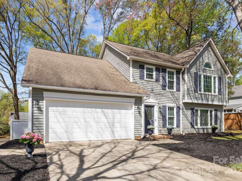 2439 Heathershire Lane, Matthews, NC 28105.  MLS# CAR4241970, YatesRealty ID 12981. 