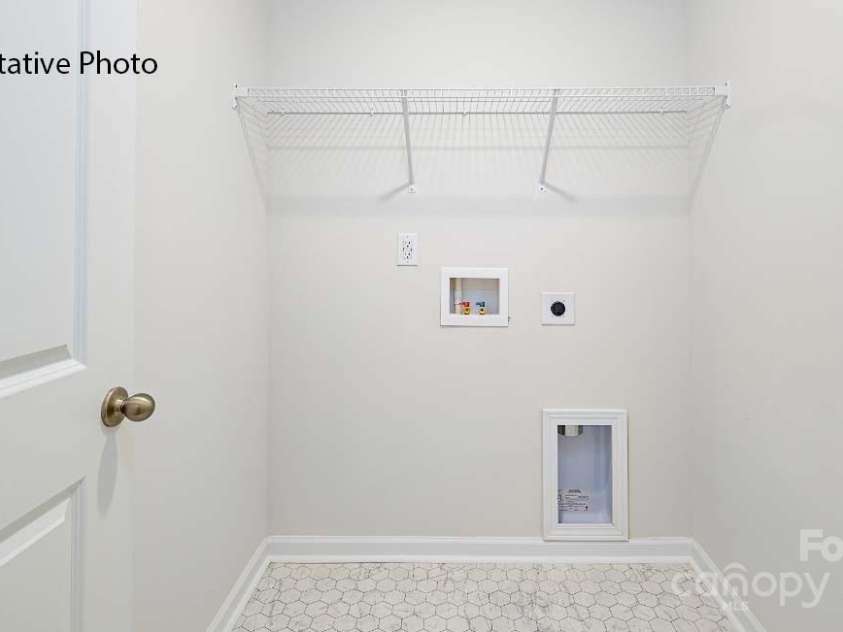 2054 10th Street, Hickory, NC 28602.  MLS# CAR4322754, YatesRealty ID 12982. 
