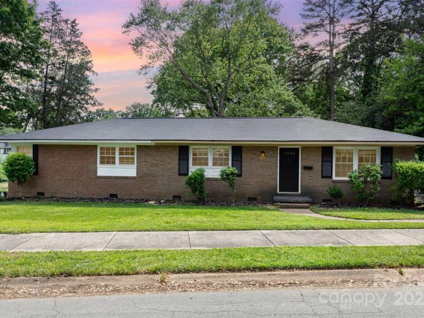 1532 Downs Avenue, Charlotte, NC 28205.  MLS# CAR4249306, YatesRealty ID 12985. 
