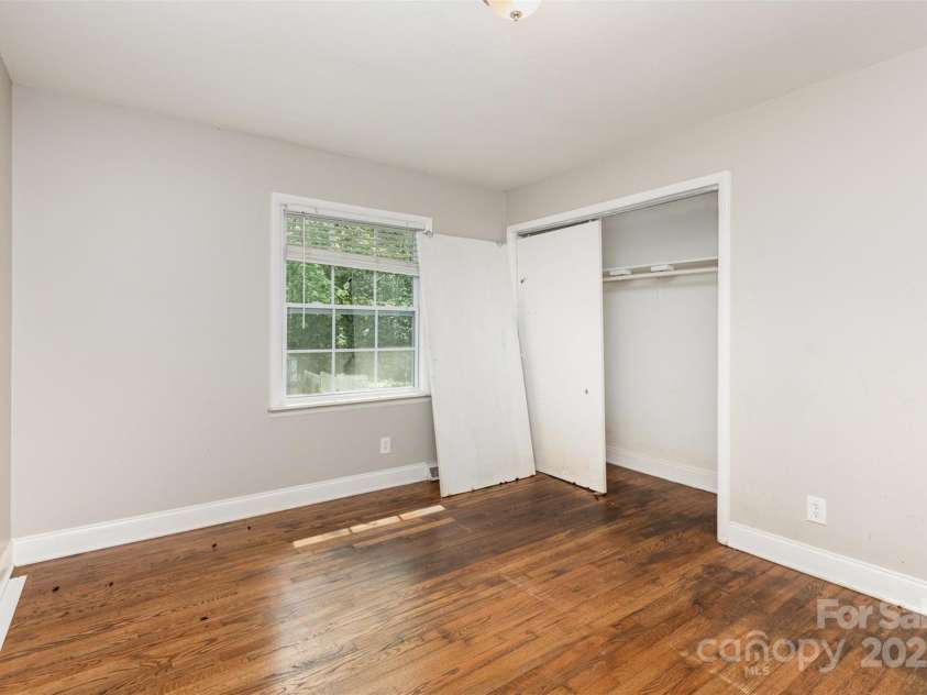 1532 Downs Avenue, Charlotte, NC 28205.  MLS# CAR4249306, YatesRealty ID 12985. 