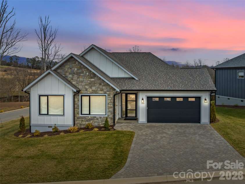 304 Avery Trail Drive, Arden, NC 28704.  MLS# CAR4336912, YatesRealty ID 12985. 