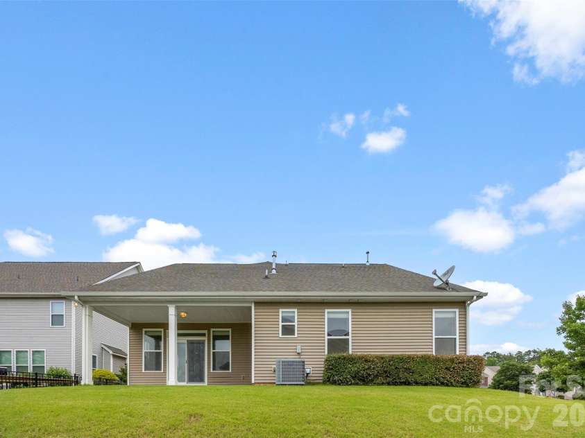 10974 Aspen Ridge Lane, Concord, NC 28027.  MLS# CAR4388154, YatesRealty ID 12986. 
