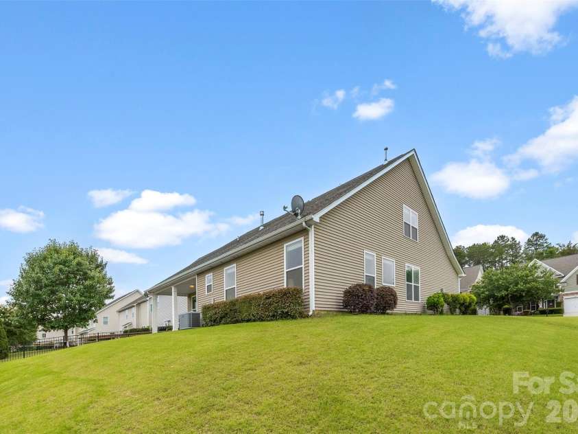 10974 Aspen Ridge Lane, Concord, NC 28027.  MLS# CAR4388154, YatesRealty ID 12986. 