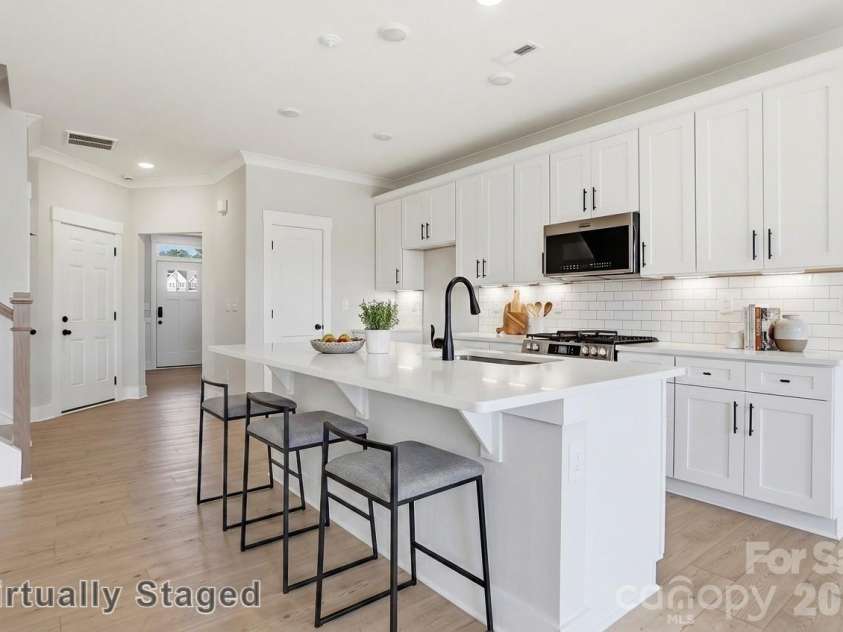 434 Blythe Townhome Lane, Waxhaw, NC 28173.  MLS# CAR4340172, YatesRealty ID 12987. Kitchen-virtually staged