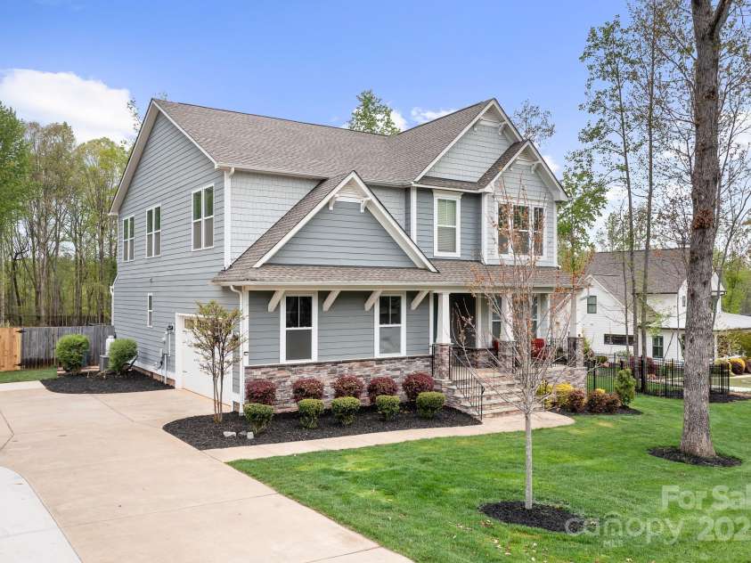 137 Brawley Woods Lane, Mooresville, NC 28115.  MLS# CAR4246741, YatesRealty ID 12988. 