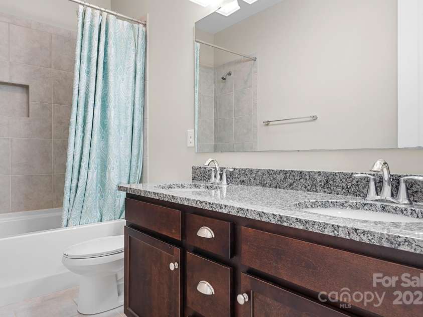 137 Brawley Woods Lane, Mooresville, NC 28115.  MLS# CAR4246741, YatesRealty ID 12988. 